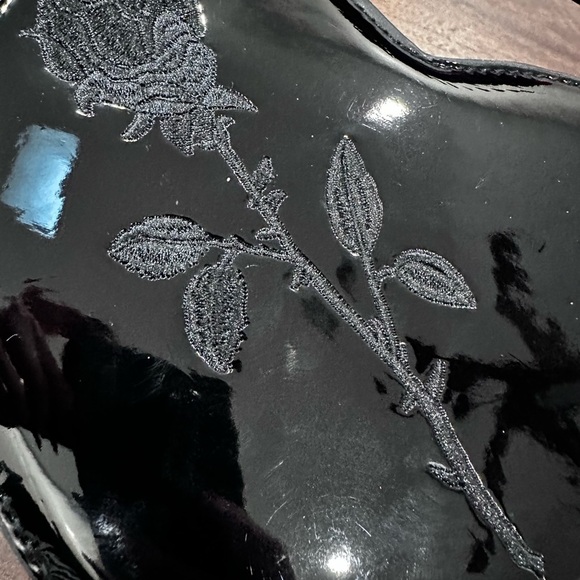 Heart-Shaped Black Bag with Rose Embroidery NWT​ - Picture 6 of 6